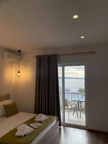 Una cama o camas en una habitación de Relax Mea Hotel