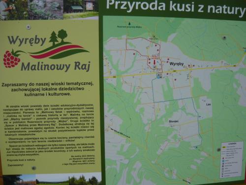 a sign with a map of the melatonin trail at Wichrowe Wzgórze in Dynów