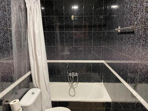 Hostal Torresmanchaにあるバスルーム