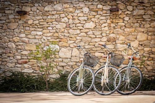 Ciclismo en Borgo Baccile by Vini Fantini o alrededores