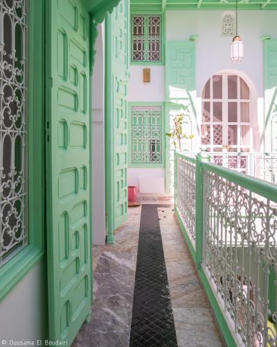 Un balcón o terraza en Riad Dar Rabiaa