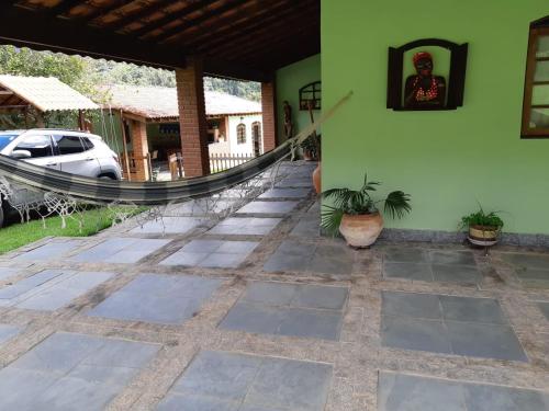 a patio outside of a house with a car at Casa de Campo "Recanto Céu Azul" in Guararema