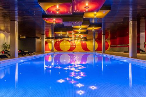 Bassein majutusasutuses Radisson Blu, Basel või selle lähedal