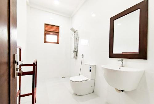 Ванная комната в Sea Bay Inn Tangalle
