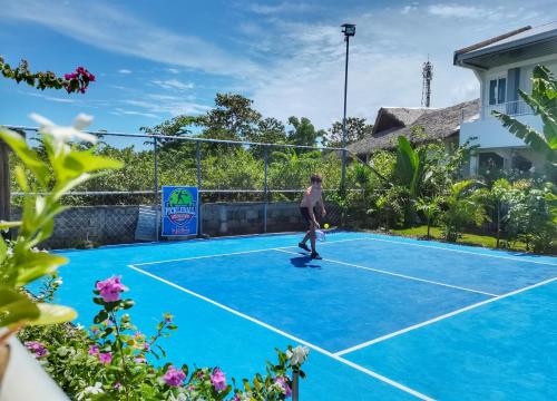Instalaciones para jugar a tenis o squash en Beyond Island o alrededores