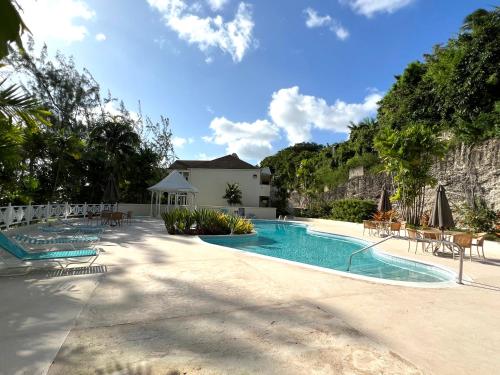  Rockley Golf 810 is a 2 bedroom, 2 Bathroom 1st floor Apartment with pool -  Room  picture :   TV    Telephone    Air conditioning                           