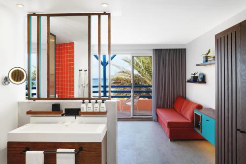 Posezení v ubytování SALT of Palmar, an adult-only boutique Hotel