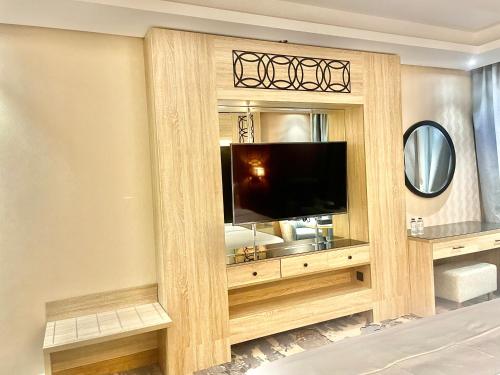 Телевизор и/или развлекательный центр в Mirnian Hotel
