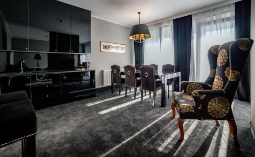 a living room with a dining room table and chairs at Termy Warmińskie in Lidzbark Warmiński