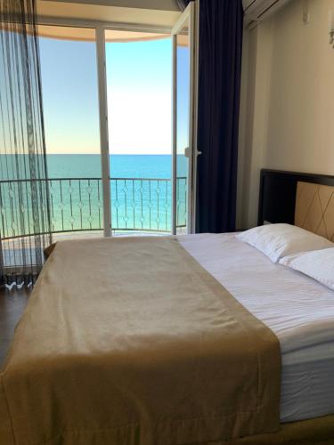 Hotel Neptun Kvariatiにあるベッド