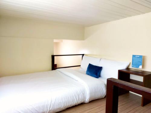 Postel nebo postele na pokoji v ubytování airobedz MANILA - A Value Hotel