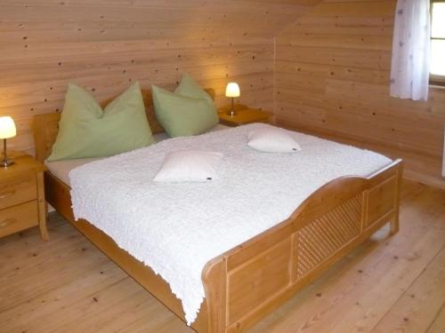 Ένα ή περισσότερα κρεβάτια σε δωμάτιο στο Holiday Home Lehner im Wald by Interhome