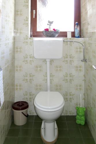 Un baño de Apartment Höllwarth by Interhome