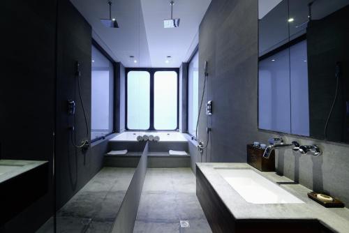 a bathroom with two sinks and a bath tub at URBN Boutique Shanghai in Shanghai