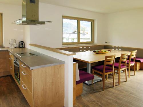 Apartment Luxner - KAB105 by Interhomeにあるキッチンまたは簡易キッチン