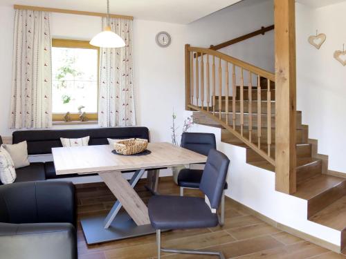 Posezení v ubytování Apartment Lisi by Interhome