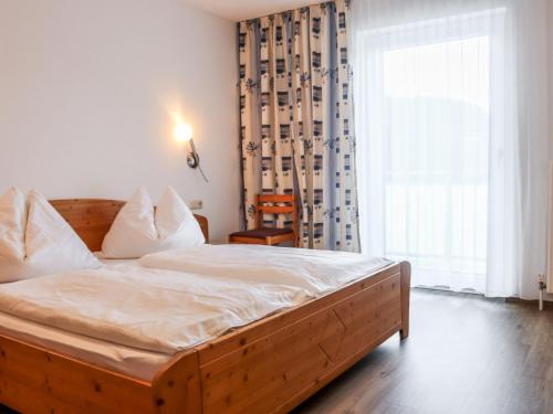 Postel nebo postele na pokoji v ubytování Apartment Rosi-1 by Interhome