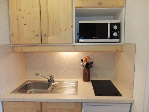 Kuchyň nebo kuchyňský kout v ubytování Apartment Aravis 101 by Interhome