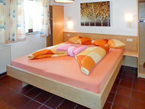 Ένα ή περισσότερα κρεβάτια σε δωμάτιο στο Holiday Home Berghaus by Interhome