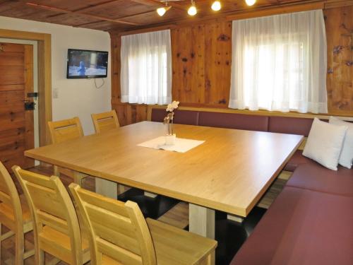 Μια τηλεόραση ή/και κέντρο ψυχαγωγίας στο Apartment Oberkofl by Interhome