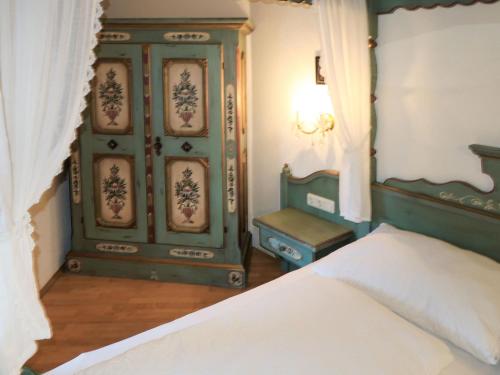 A bed or beds in a room at Apartment Burg Biedenegg-Trautson by Interhome