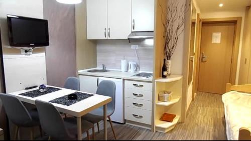 Kuchyň nebo kuchyňský kout v ubytování S Konaci