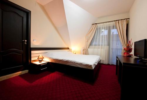 Llit o llits en una habitació de VILA Restaurant Transilvania