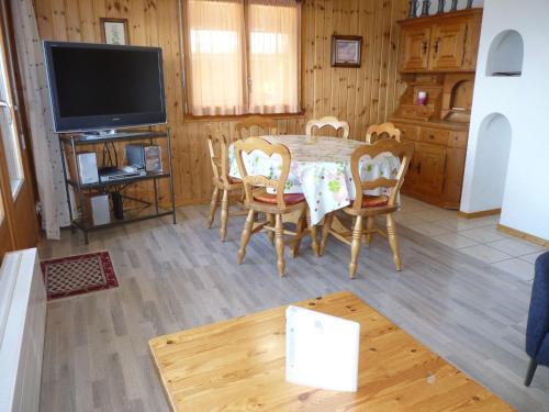 Kuchyň nebo kuchyňský kout v ubytování Apartment Eaux-Vives 202 by Interhome