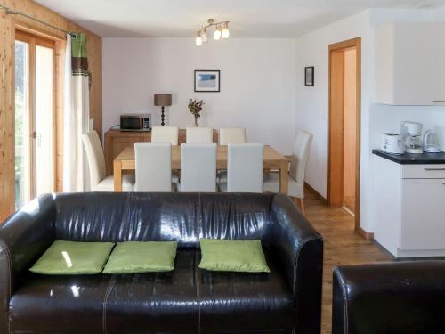 Η κουζίνα ή μικρή κουζίνα στο Chalet Edelweiss by Interhome