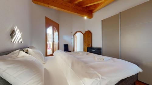 Postel nebo postele na pokoji v ubytování Villa Octogon, 2 Bedrooms, ideally located in Leukerbad