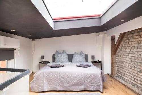 a bedroom with a bed and a brick wall at Central unique BerlinHouse in Berlin/Köpenick in Berlin