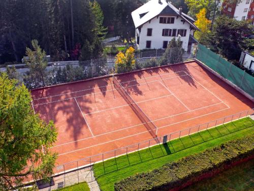 an aerial view of a tennis court at Apartment Cransalpin-4 by Interhome in Vermala