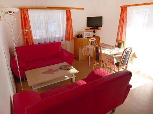 TV a/nebo společenská místnost v ubytování Apartment Christl by Interhome