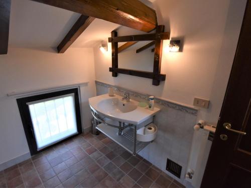 Bilik mandi di Holiday Home La Corte Bricca - Casa Padronale by Interhome