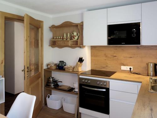 Ett kök eller pentry på Holiday Home Sonnheim - WIL560 by Interhome