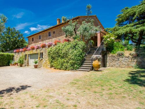 een stenen huis met een trap daarheen bij Holiday Home Casa Bensa by Interhome in Camaione