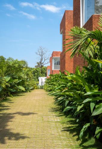 La Risa, 2 BHK Villas near Vagator Beach, Private Pool with Kitchen, Balcony, Securityにある庭