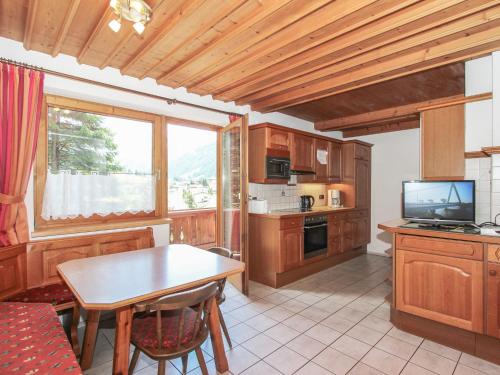 Kuchyň nebo kuchyňský kout v ubytování Ferienhaus Tux Holiday Home