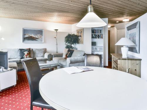 Un lugar para sentarse en Apartment Chalet Abendrot apARTments-14 by Interhome