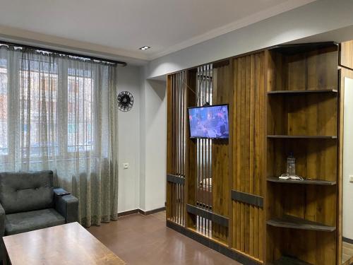 Μια τηλεόραση ή/και κέντρο ψυχαγωγίας στο One Central Apartment