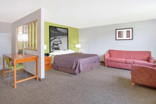 Gallery image of Super 8 by Wyndham South Boston VA in South Boston