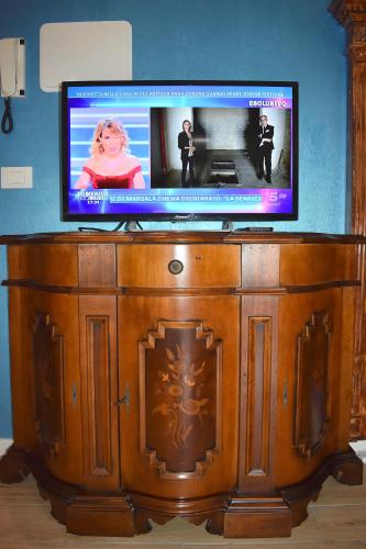 Red & Blu Apartmentsにあるテレビまたはエンターテインメントセンター