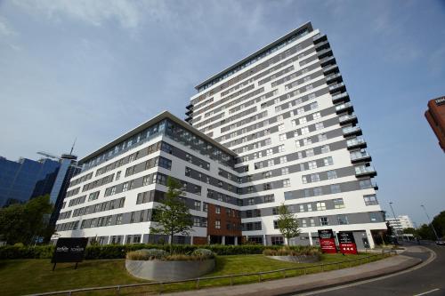 Φωτογραφία από το άλμπουμ του Skyline Plaza By Viridian Apartments στο Μπεϊσινγκστόουκ