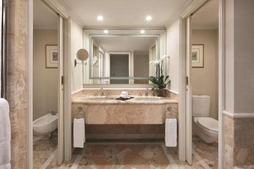 Vannituba majutusasutuses Shangri-La Sydney