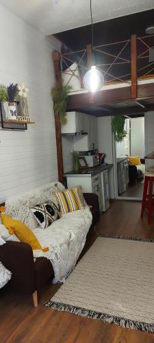 a living room with a couch and a kitchen at Garden in Satu Mare