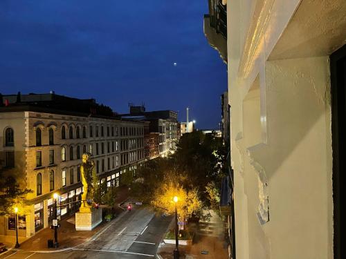 Το κτήριο όπου στεγάζεται  το διαμέρισμα