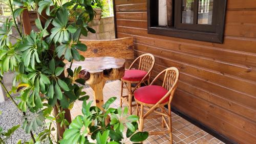 a table and two chairs on a patio at Hospedagem Rural Recanto do Riacho in Urubici