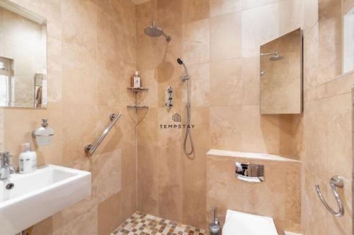 a bathroom with a shower and a sink at 5 MIN TO CASTLE & SHOPS - CHARMING CHARACTER HOME in Windsor