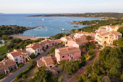 Et luftfoto af Bagaglino I Giardini Di Porto Cervo