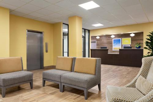 Posezení v ubytování Hotel Bo, a Days Inn by Wyndham Chattanooga Downtown
